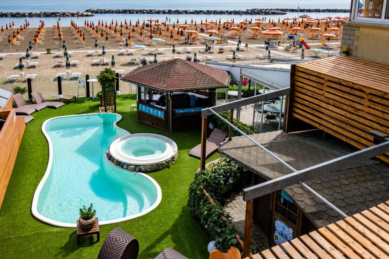 Hotel Estate Rimini Zewnętrze zdjęcie